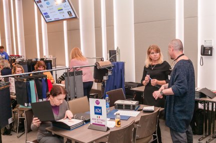 Выставка Textile Salon. Экспозиция тканей и фурнитуры для производства одежды.