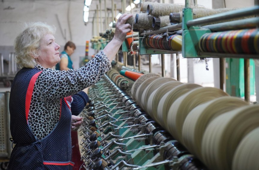 В одном тренде с миром: в Иванове освоили выпуск высокопрочной вязаной обуви