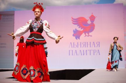 Палитра модных трендов: в Плёсе раздали Серебряных фениксов лучшим дизайнерам России