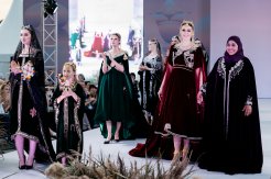 Рубашка-парень, восточные мотивы, одежда для питомцев. Чем запомнилась «Льняная палитра»-2025