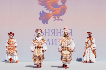 Рубашка-парень, восточные мотивы, одежда для питомцев. Чем запомнилась «Льняная палитра»-2025