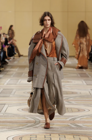 Структура, фактура и благородная палитра - о ключевых трендах зимнего гардероба 2025/2026