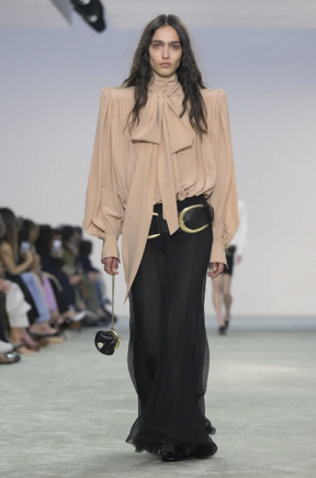 Структура, фактура и благородная палитра - о ключевых трендах зимнего гардероба 2025/2026