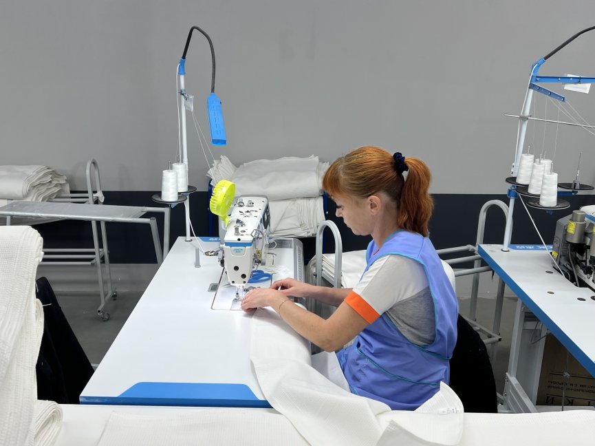 Сезон пальто, спецодежды и постельного белья