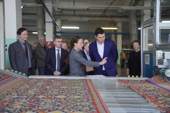 Глава Минпромторга высоко оценил развитие текстильных кластеров Ивановской области