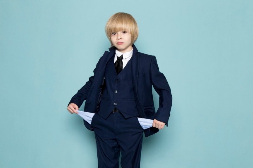 Вместо шерсти и хлопка – полиэстер и фенолы. Итоги исследования школьных брюк Роскачеством