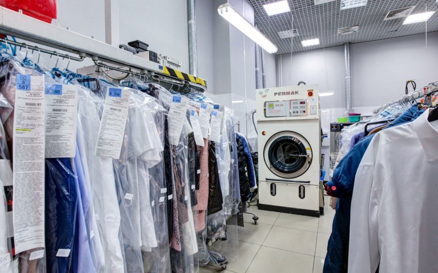 Онлайн-торговля одеждой ищет баланс: цифровые примерочные против сберегательной модели