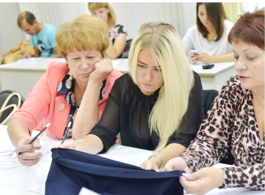 Сарафаны для школы проверили на качество и безопасность в Красноярском ЦСМ