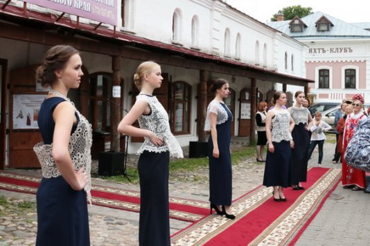 «Льняная палитра» вновь запестрела на берегах Волги