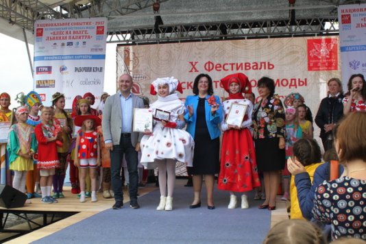 «Льняная палитра» вновь запестрела на берегах Волги