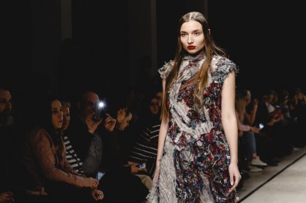 Российские и итальянские дизайнеры превратили народные промыслы в fashion-тренд