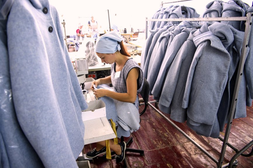 Текстильное производство: в лидерах трикотаж, спецодежда и плащи