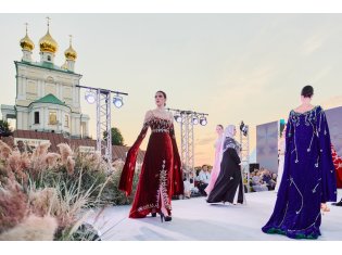 Рубашка-парень, восточные мотивы, одежда для питомцев. Чем запомнилась «Льняная палитра»-2025