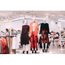 Красиво и осознанно: два принципа формирования гардероба россиян